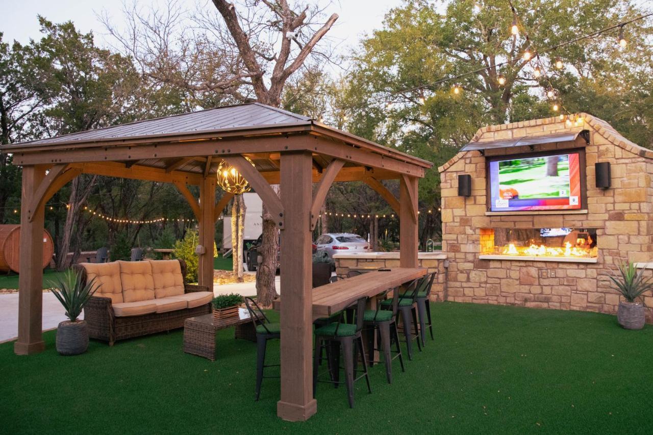7744 Ranch Glamping Resort 오스틴 외부 사진