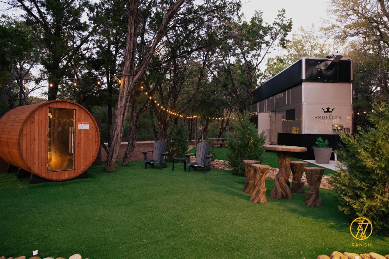 7744 Ranch Glamping Resort 오스틴 외부 사진