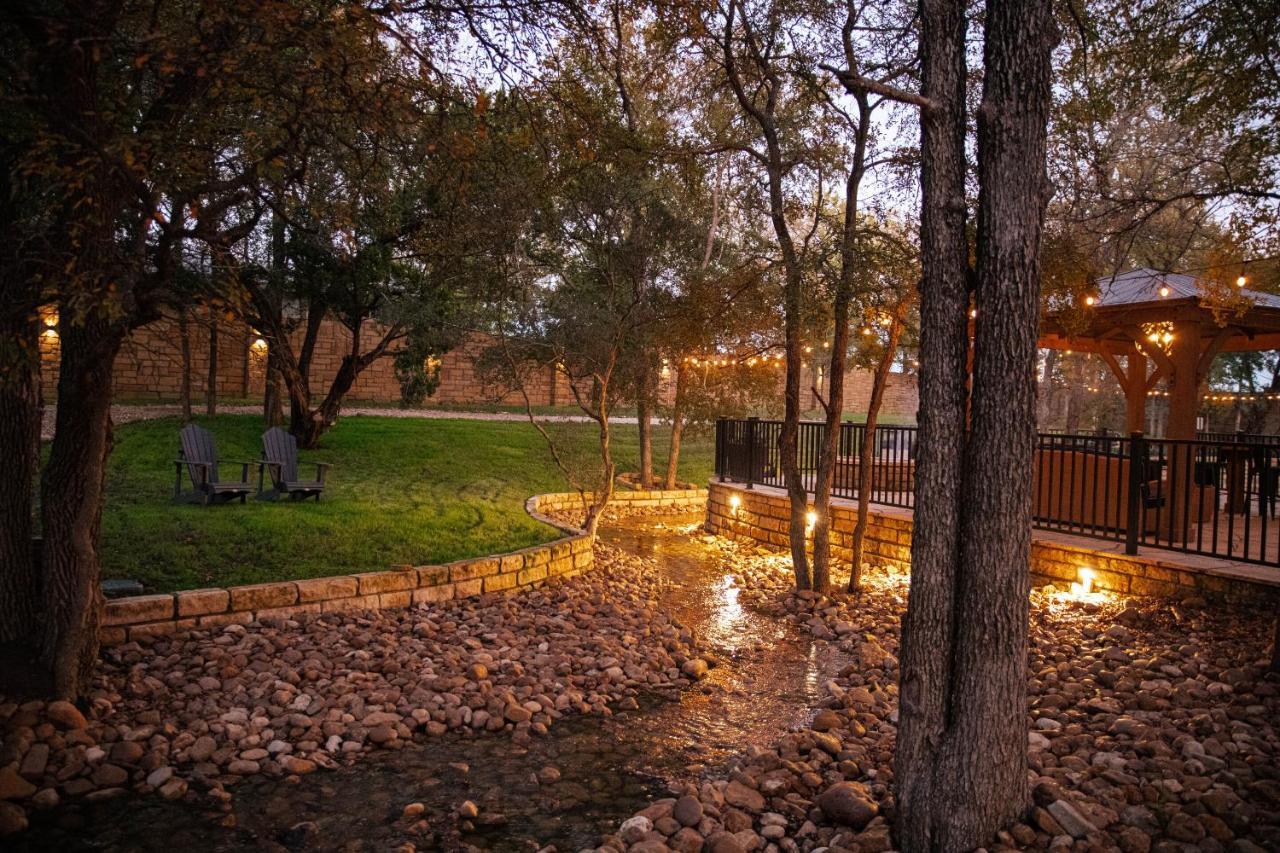 7744 Ranch Glamping Resort 오스틴 외부 사진